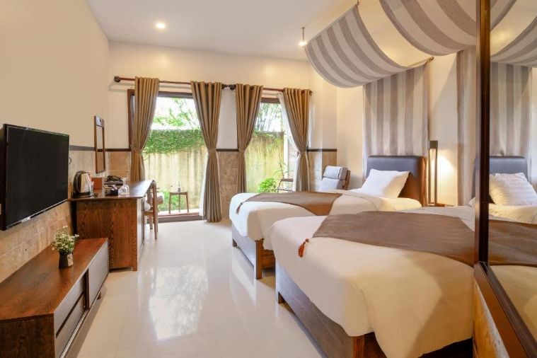 Deluxe Twin Room with River View –  Onsen, Sauna Included